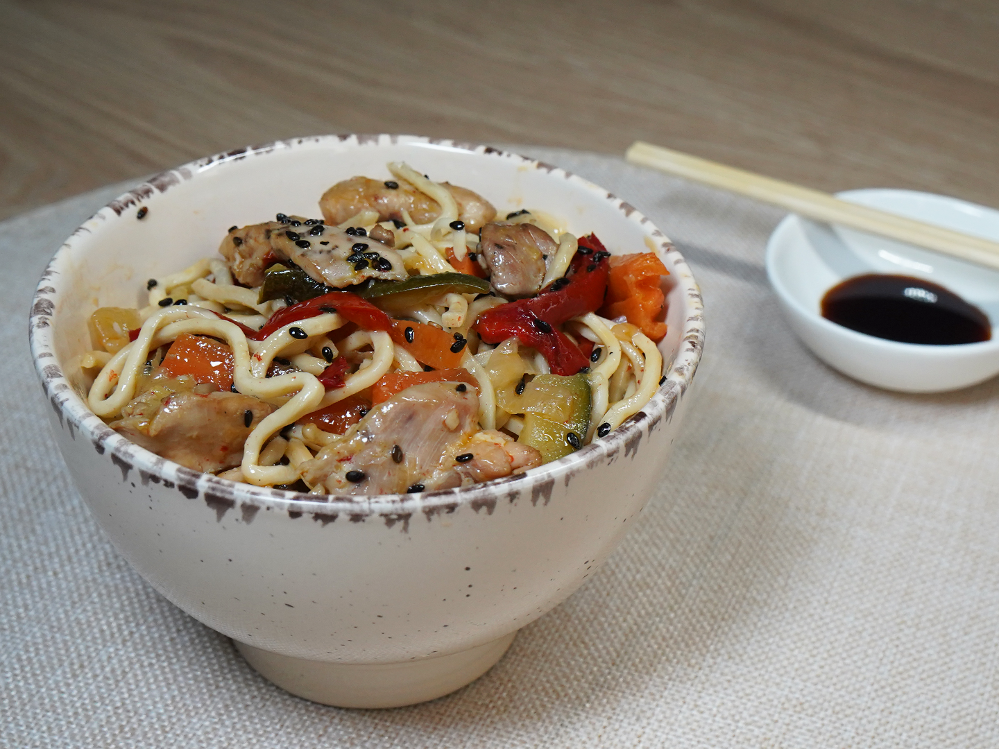 Wok de verdures, noodles i pollastre